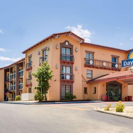 Days Inn By Wyndham Birmingham/West Екстер'єр фото